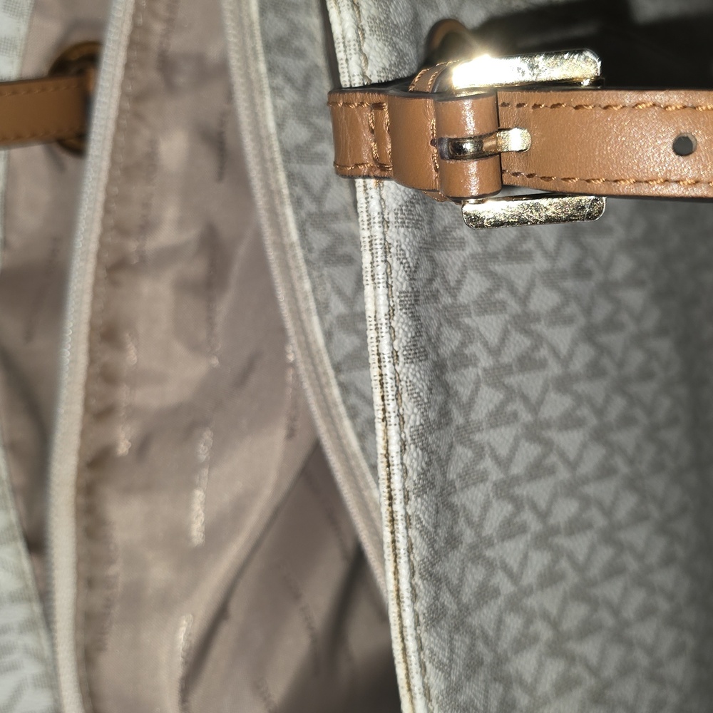 Michael Kors Jet Set Logo Print Tote - Picture 11 of 16